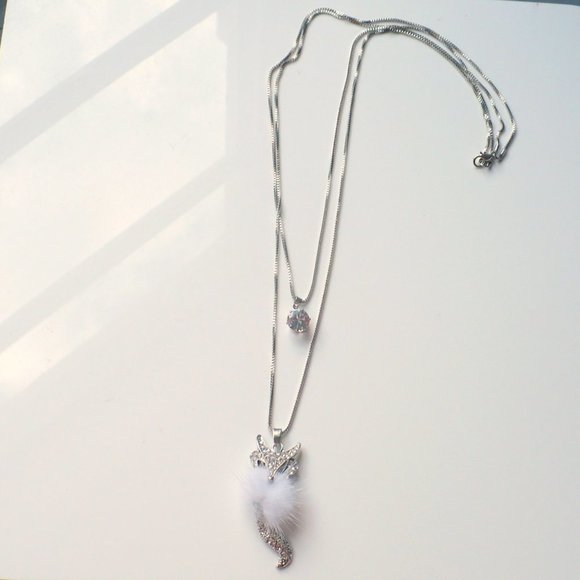 ❤️ NEW Silver Rhinestone Fox 2 Part Necklace With White Feathers Movable Tail - Picture 4 of 10